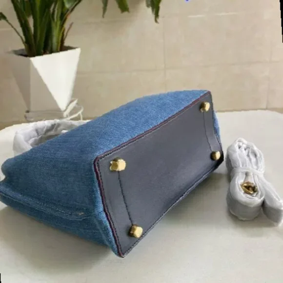COACH Shoulder Bag Handbag